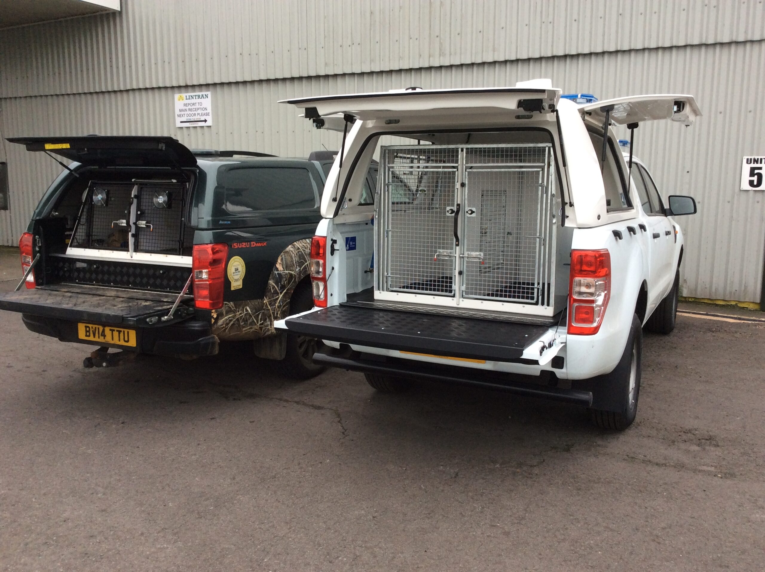 Picture of cars with Lintran dog transit boxes